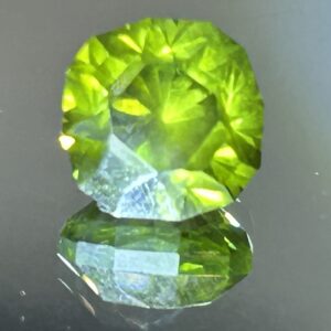 Vivid Green Sapphire – Round Brilliant Cut