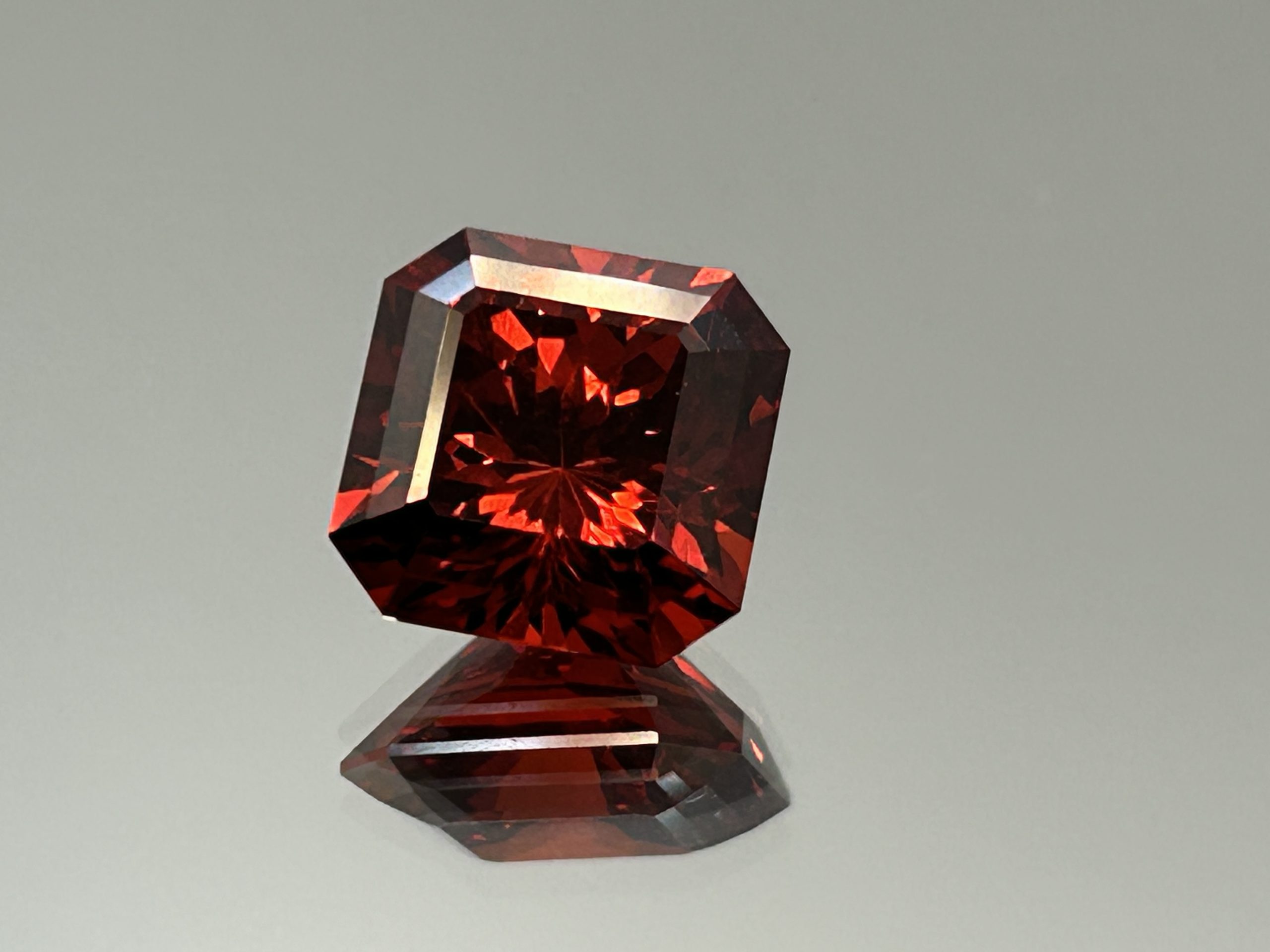 Red Cubic Zirconia – Squartuguese